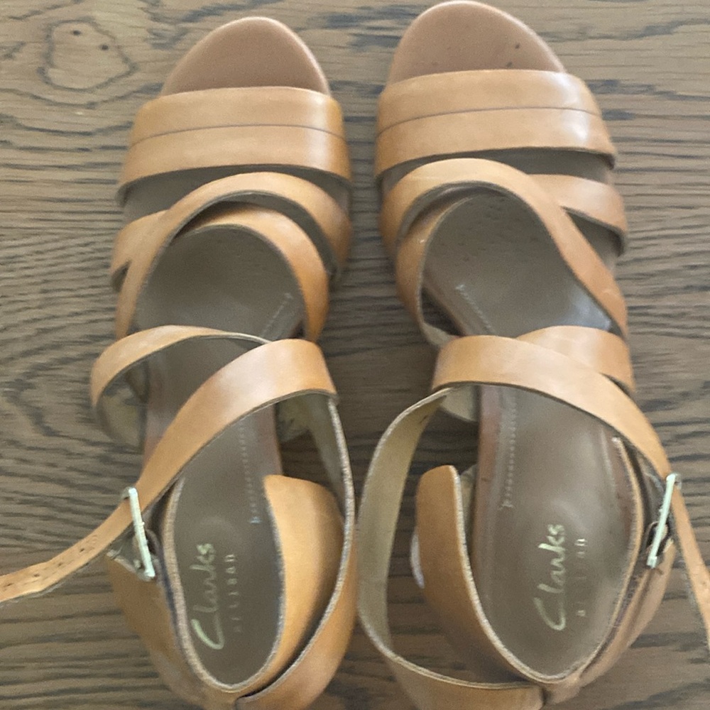 Clarks sandals strappy brown